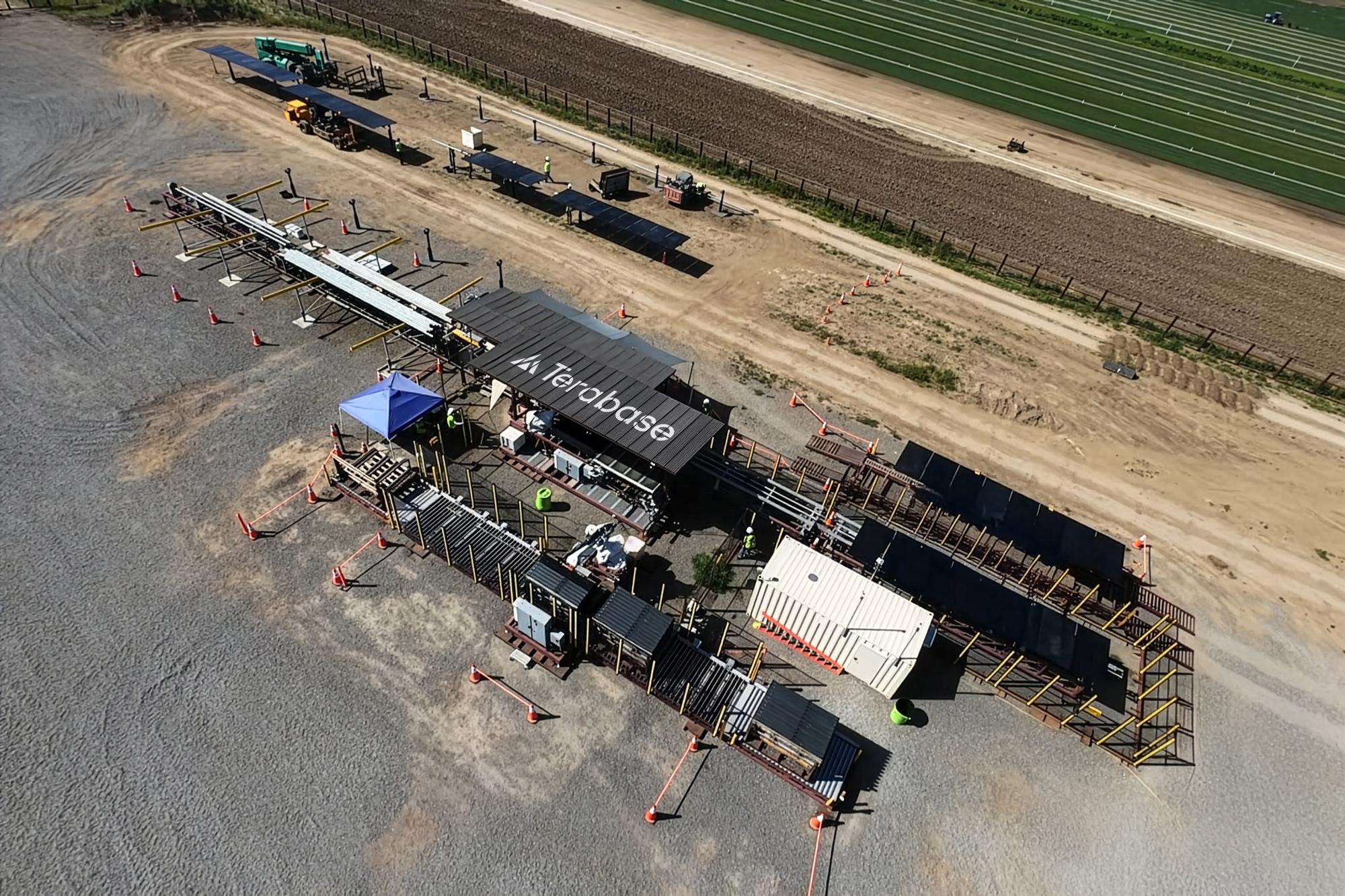 Terabase Energy พัฒนาระบบก่อสร้างโซลาร์เซลล์อัตโนมัติด้วยหุ่นยนต์และ AI