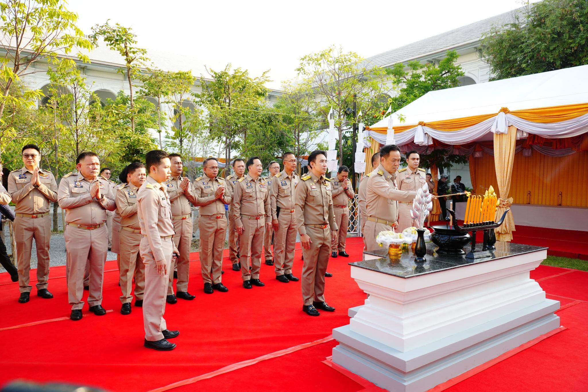 MEA欢迎总理首日访问内政部