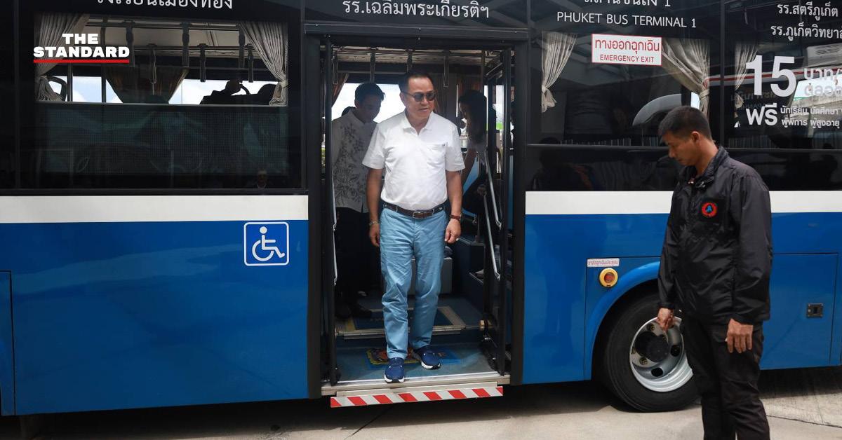 นายกฯ นั่งรถ EV Smart Bus เดินทางไปสนามบินภูเก็ต รับฟังปัญหาพื้นที่จากผู้ว่าฯ ระหว่างทาง