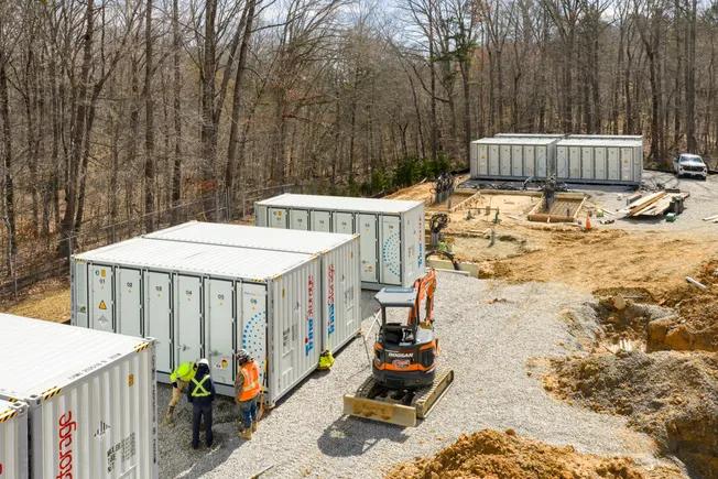 ผู้ให้บริการไฟฟ้าสาธารณะในรัฐเวอร์จิเนียหันมาใช้แบตเตอรี่ระดับเมกะวัตต์ที่เชื่อมต่อกับระบบจำหน่าย