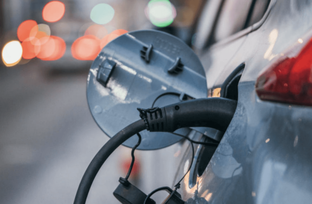 นักบินชาวเยอรมันแสดงให้เห็นว่ารถยนต์ไฟฟ้า 700 คันสามารถให้บริการปรับสมดุลไฟฟ้าได้