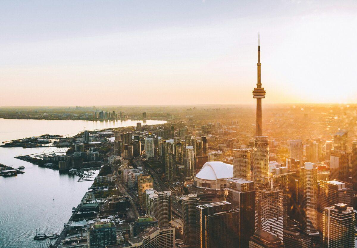 Ontario backs 12 solar projects totaling 915 MW