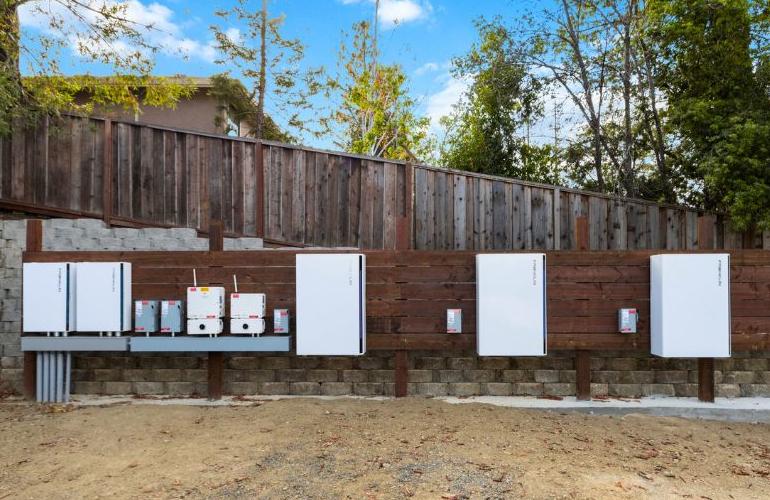 รัฐแคลิฟอร์เนียพิจารณากฎหมายสนับสนุน VPP และค่าตอบแทนแบตเตอรี่ชาร์จด้วยพลังงานแสงอาทิตย์