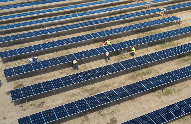 ศาลรัฐบาลกลางระงับคำสั่งสมัยรัฐบาลทรัมป์ที่ขัดขวางการพัฒนาพลังงานแสงอาทิตย์และพลังงานลม